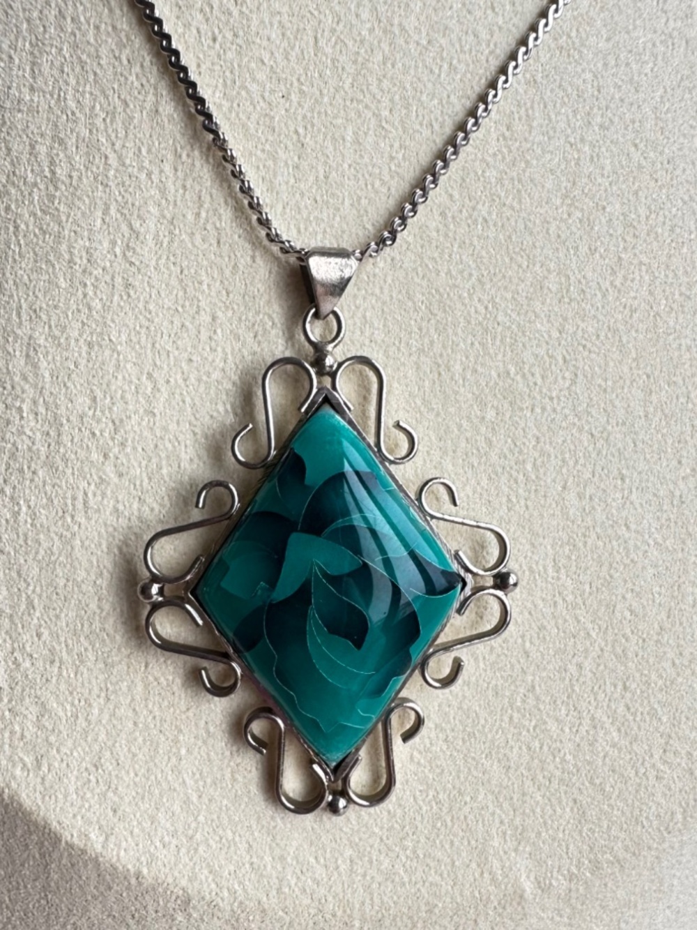 Green Cloisonne Necklace Diamond Shape Enamel Pendant Filigree Silver Tone Vtg